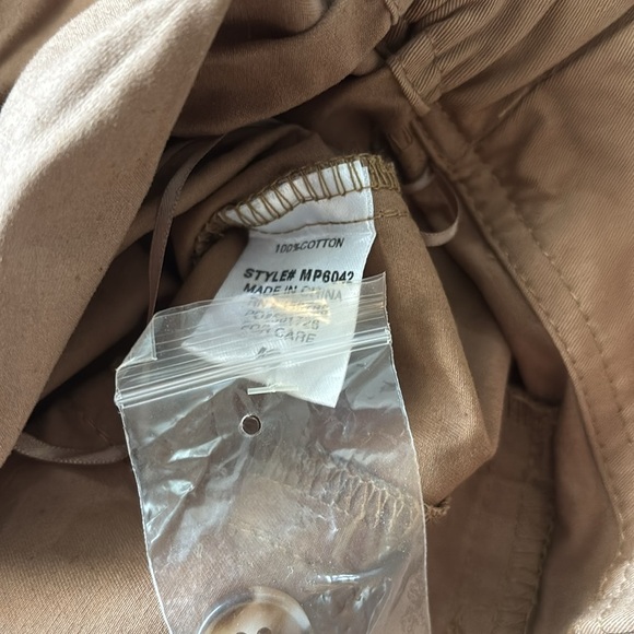 Women's Shorts - Picture 4 of 8